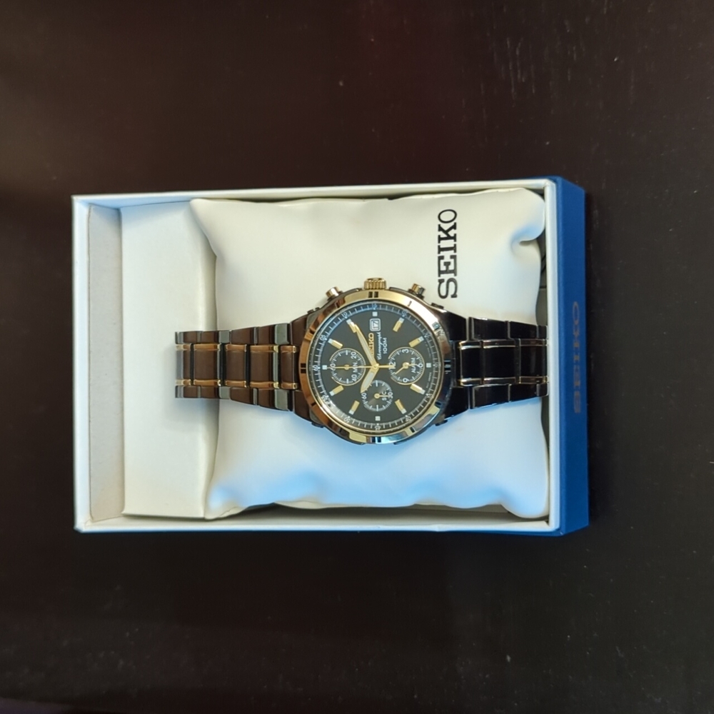 SEIKO Men's Black and Gold Chronograph Watch